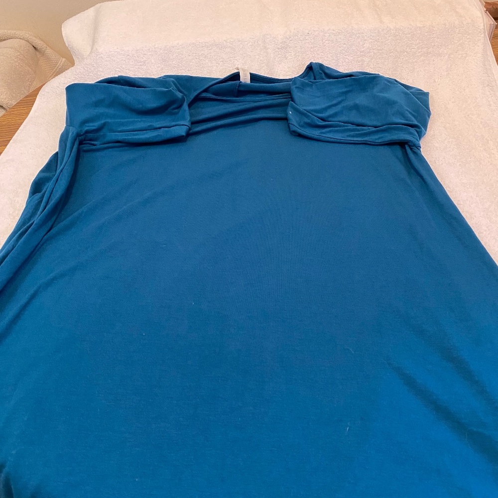 Teal long sleeve shirt with pockets